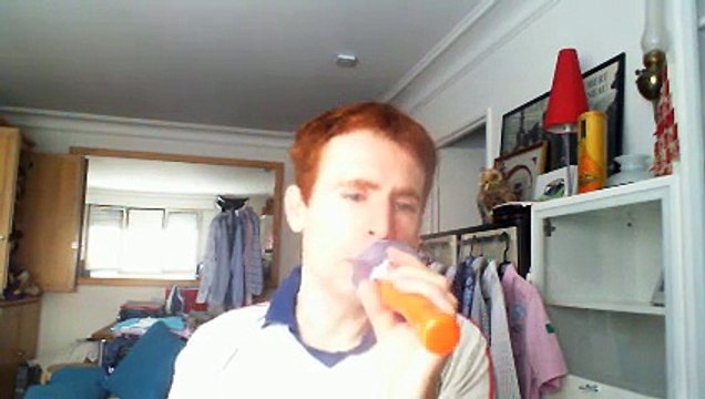 Wiwi égratigne et tournoie de Mylène Farmer