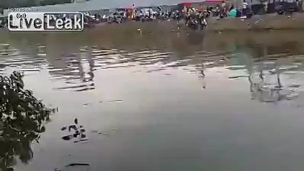 LiveLeak.com - Thailand Power Speed boat racing