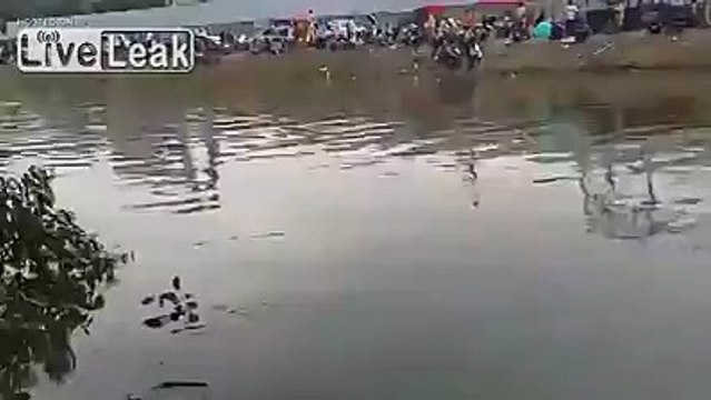 LiveLeak.com - Thailand Power Speed boat racing
