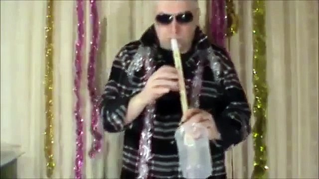 Видео прикол Геннадий Горин играет на банке