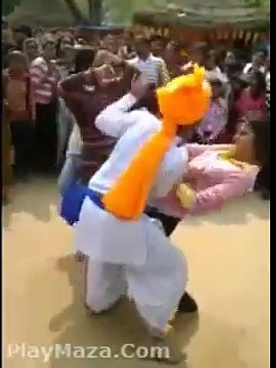 Indian Girls Sexy Dance On Public Road