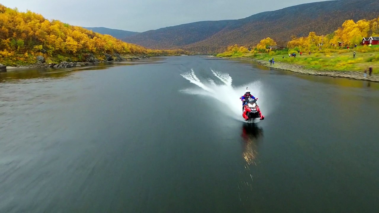 Un norvégien parcours 212km sur l'eau avec une motoneige : record du monde