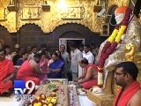 Gujarat CM Anandiben Patel pays obeisance at Sai Baba temple in Shirdi - Tv9 Gujarati
