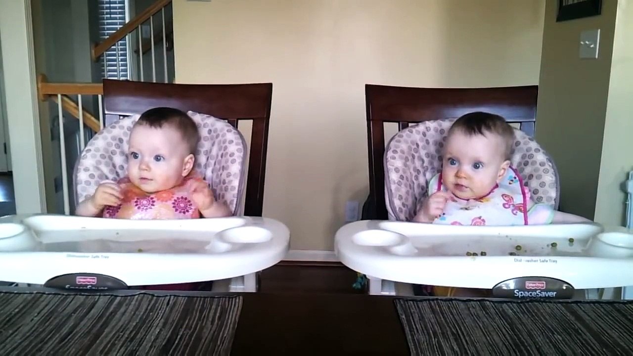 Reaccion de Bebes Gemelas al escuchar una Guitarra Electrica