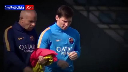 Neymar se atreve a desafiar a Messi en el entrenamiento del Barcelona • 2015