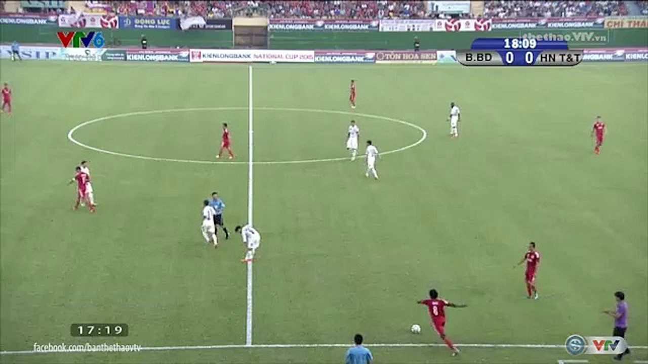 Văn Biển, Thanh Hào và thủ môn Anh Đức mắc sai lầm ngớ ngẩn