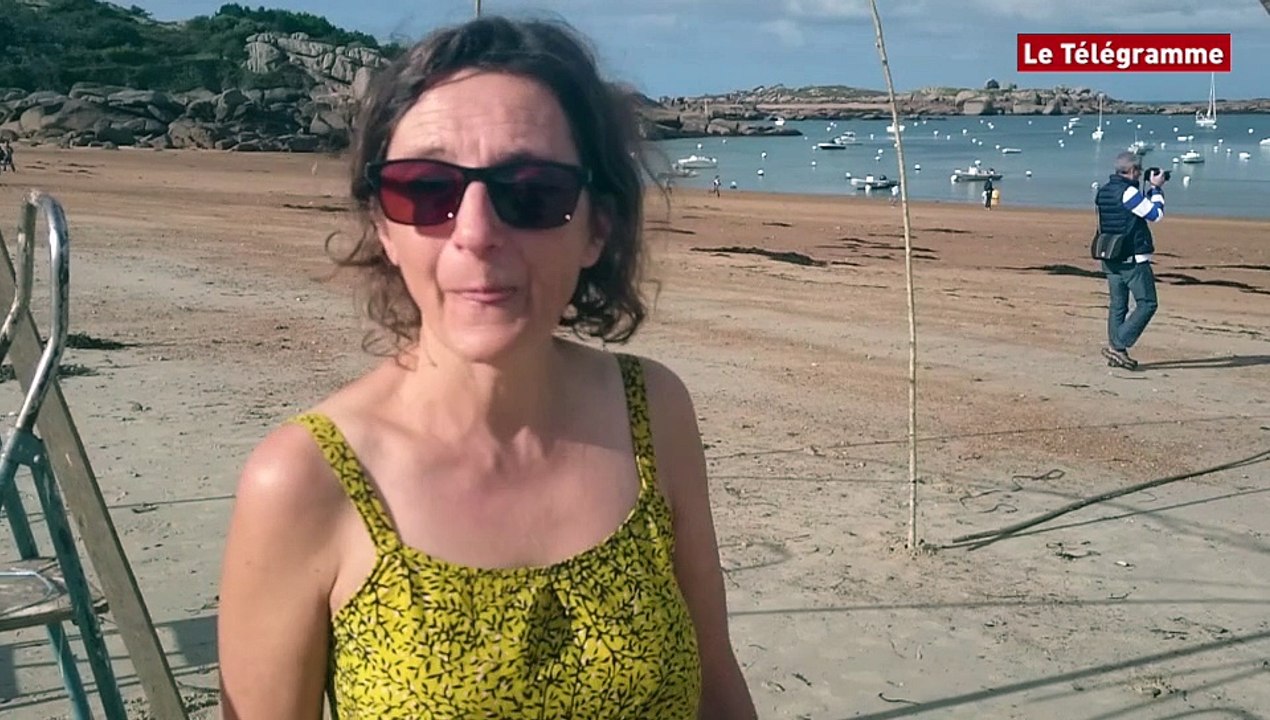 Trégastel (22). Festival d'art de l'estran : les artistes en pleine création sur les plages