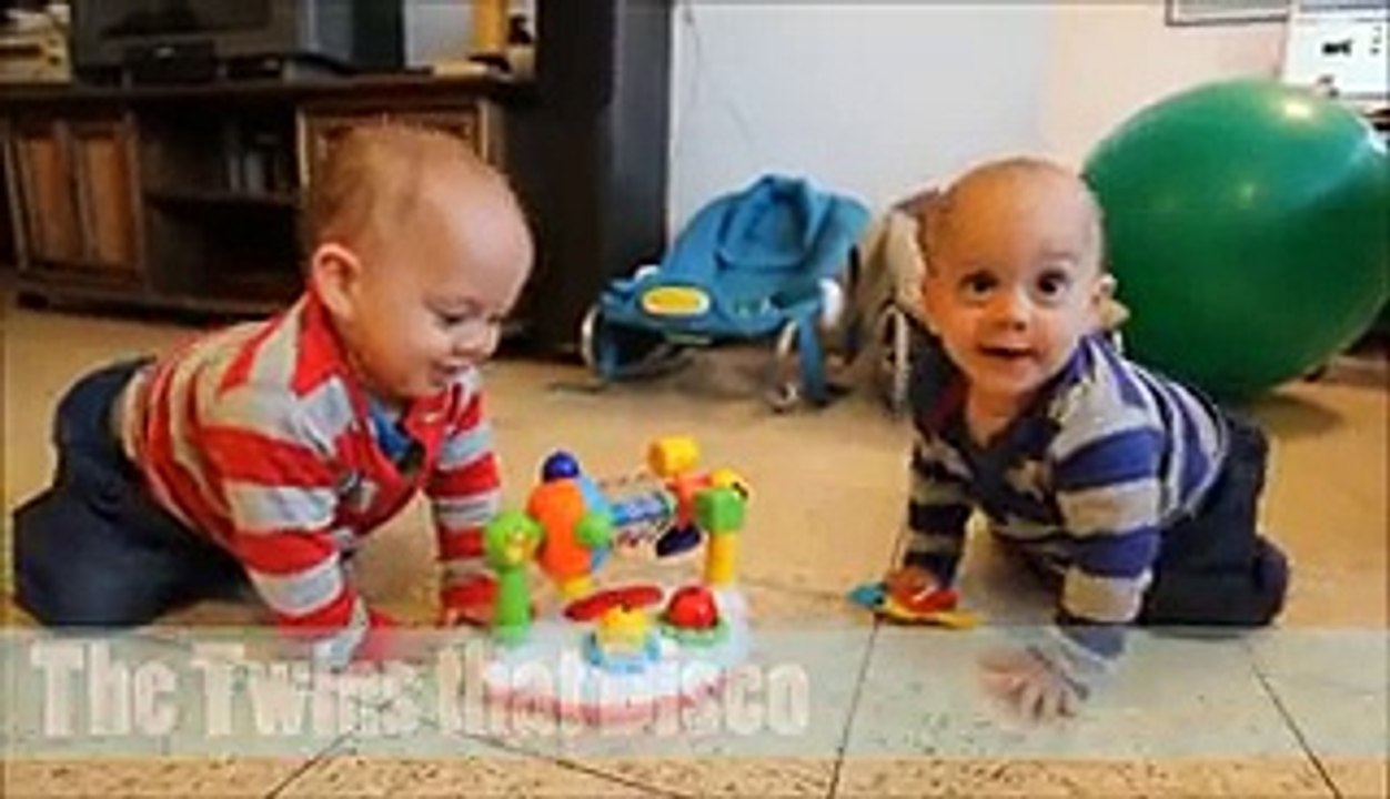 FUNNY TWIN BABIES VIDEOS - Video Dailymotion [240]