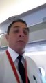 فيديو) موظف في شركة طيران يقلد فوتينغ محمد علي النهدي داخل الطائرة