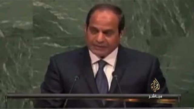 وزيرة التضامن الاجتماعي المصرية تلتقط #سيلفي أثناء خطاب #السيسي