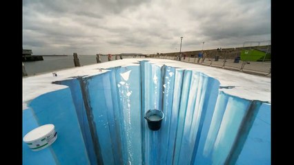 Caddenin ortasında açılan kocaman bir çukur