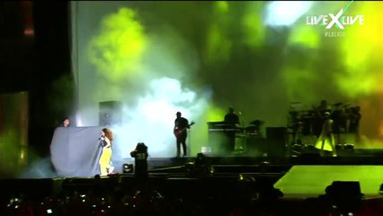 Rihanna performing "Live Your Life" at Rock in Rio 2015