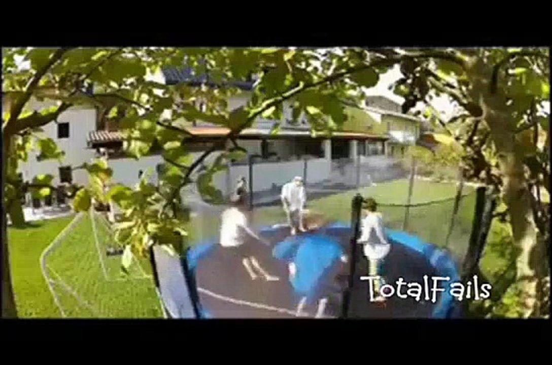 Zapping n°1 : Les plus belles chutes de 2012 (FAIL COMPILATION)