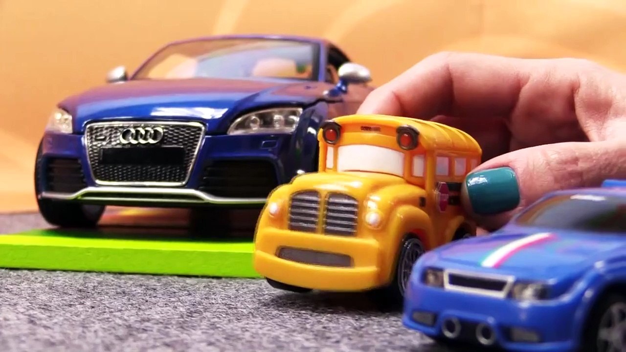 Bburago - MAKE A MERCEDES CRASH!! Bussy & Speedy German Toy Cars Construction Cartoons for Children [Full Episode]