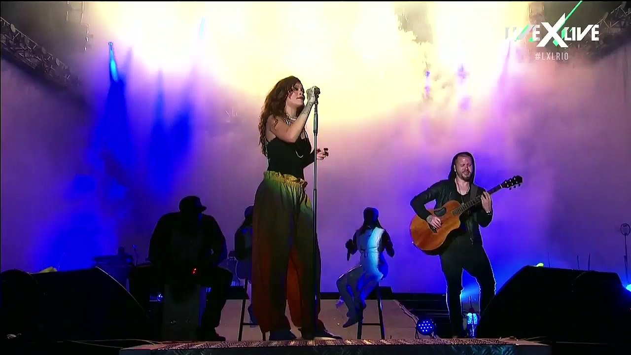 Rihanna performing "Cold Case Love" at Rock in Rio 2015