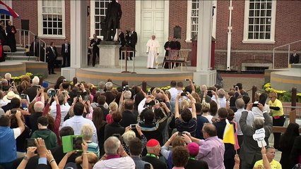 Papa pede a imigrantes que 'não desanimem, nem se envergonhem'