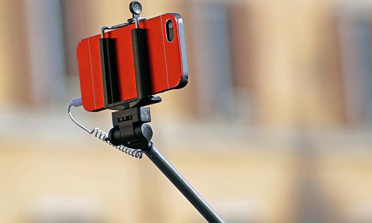 More people died from selfies than shark attacks this year