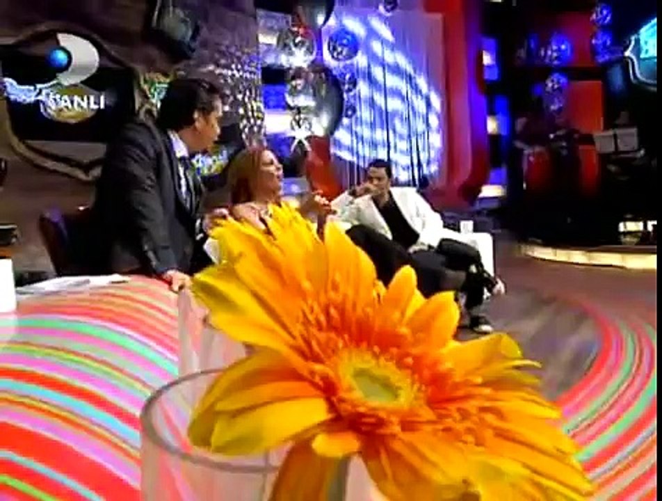 İzel'in kiracısı Emre Altuğ muhabbetti (29.06.2007) Beyaz Show