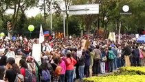 مسيرات في المكسيك للمطالبة بالحقيقة في اختفاء 43 طالبا قبل عام