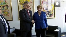 Merkel ile Poroşenko Ukrayna'yı görüştü