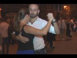 Napoli - Balli e tango, la risposta di piazza Bellini alla violenza (26.09.15)
