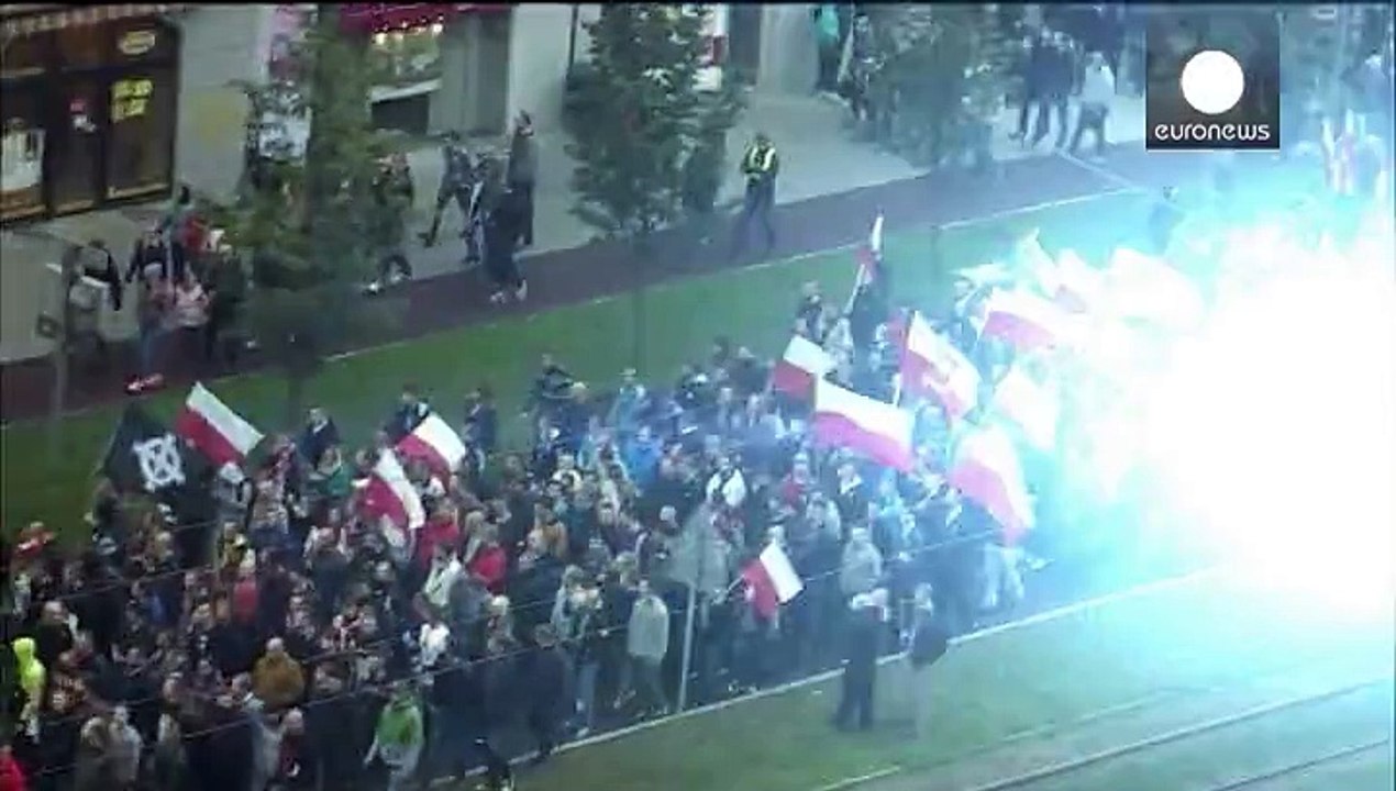 موافقان و مخالفان پذیرش مهاجران در لهستان به خیابانها آمدند