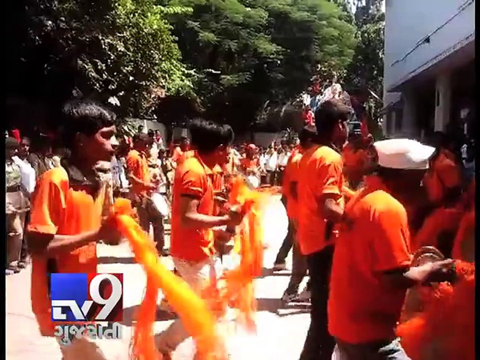 Randhir, Rishi, Rajiv at the RK studio Ganpati visarjan - Tv9 Gujarati