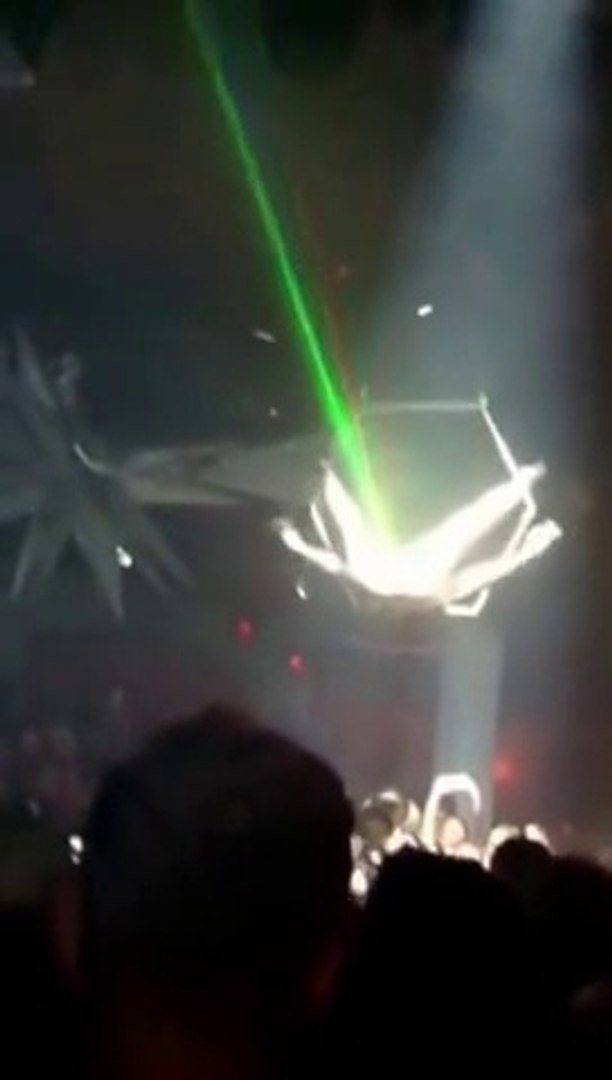This girl dances with a laser plug in her Butt... Ibiza Style! - Vidéo  Dailymotion