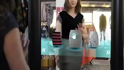 کیا بات ہے ۔۔ کپڑے کیسے لگیں گے ۔۔ مارکیٹ کا جدید ترین طریقہ دیکھیے