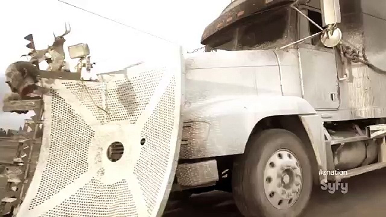 Z Nation Saison 2 (extrait épisode 3 - Zombie Road - Les zombies radioactifs attaquent)