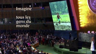 Shakira chante Imagine de John Lennon devant le Pape à l'ONU (sous-titré en français)