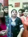 دیکھیے یہ پاکستانی لڑکیاں کس بات پر لڑائی کر رہی ہیں