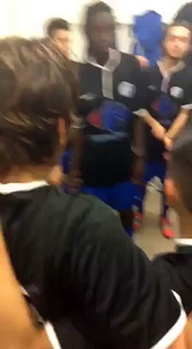 Joie des U17-1 du coach Amirdine après leur pre...