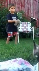 Ciò Che Sta Cercando Di Fare Questo Bambino è Un'impresa IMPOSSIBILE!