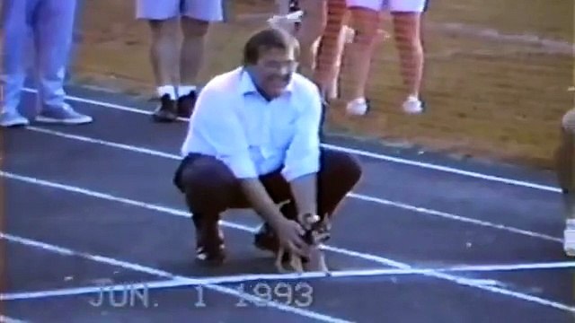 Guardate Come Questo Bassotto Vince La Gara Di Corsa Scorretto... Ma Esilarante!