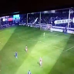 José Mourinho fait un doigt d'honneur après le coup de sifflet final contre Walsall