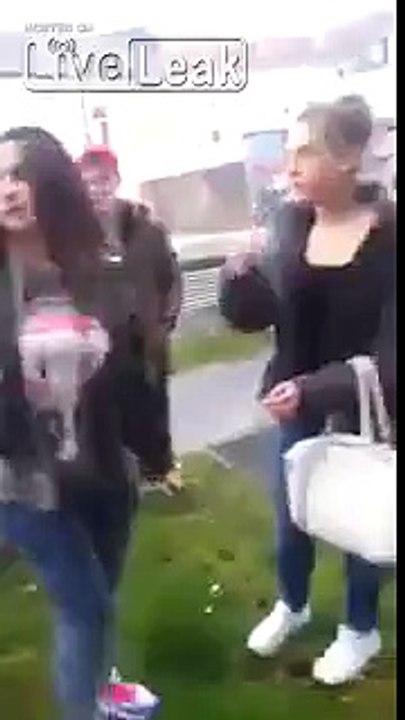 Turkish teens bully a German girl (Real source, not the previous fake one) - video Dailymotion