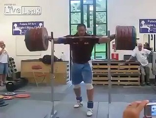Badass Squatting 639 Pounds
