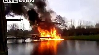 dutch kids blowing a bridge up (snackbar games)