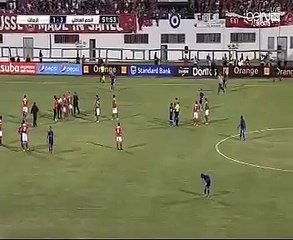 إقتحام بعض جماهير النجم الساحلي للميدان !!!!