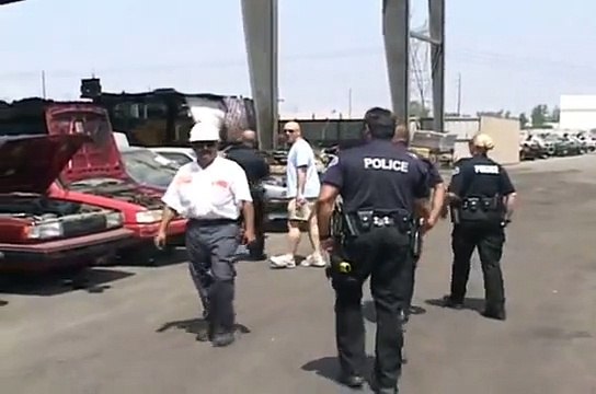 Não vais acreditar no que aconteceu a estes carros por serem apanhados em provas de Street Racing!