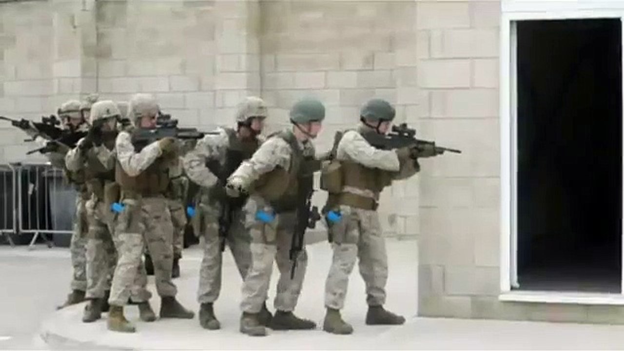Des soldats pas très convainquants durant un exercice milita