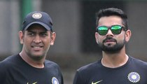 MS Dhoni bowls to Virat Kohli