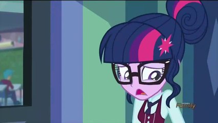 MLP_ Equestria Girls - Friendship Games - Hay algo más Afuera [Canción]