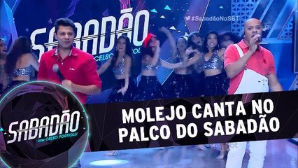 Molejo canta no palco do Sabadão