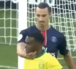 L'embrouille entre Zlatan Ibrahimovic et Wilfried Moimbé - PSG vs. Nantes