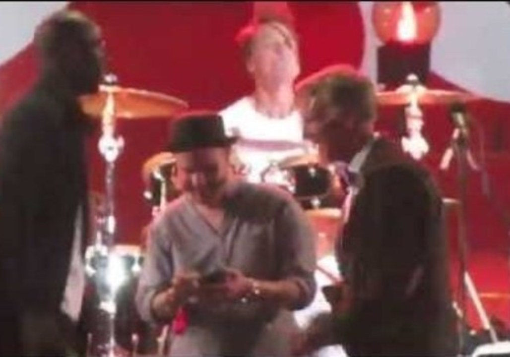 Science Guy Bill Nye Rocks Out With Pearl Jam at Global Citizen Festival
