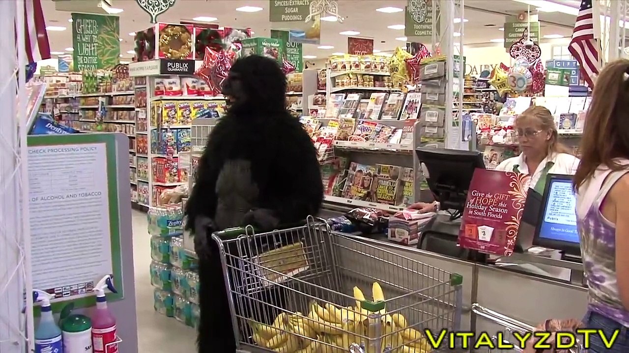 Gorilla Scare Prank!