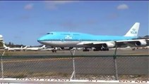 Amazing Plane landing and take-off