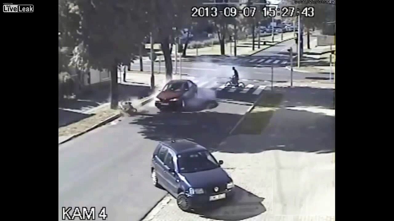 LiveLeak.com - Drivers runs a red light at high speed and dash through intersection